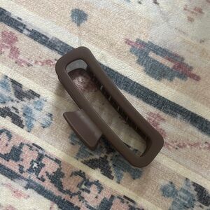 Brown Hair Claw Clip